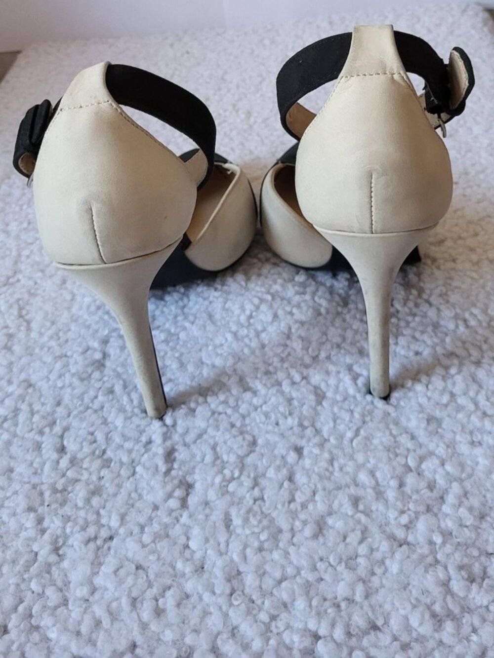 STEVEN by STEVE MADDEN 4" BLACK-WINTER WHITE TWO TONE HEELS - SIZE 7 - NWOT - Picture 7 of 10